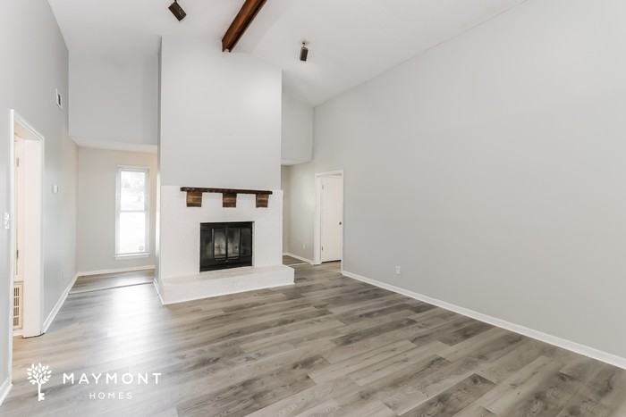 304 E Wynngate Dr - Photo 4 of 12