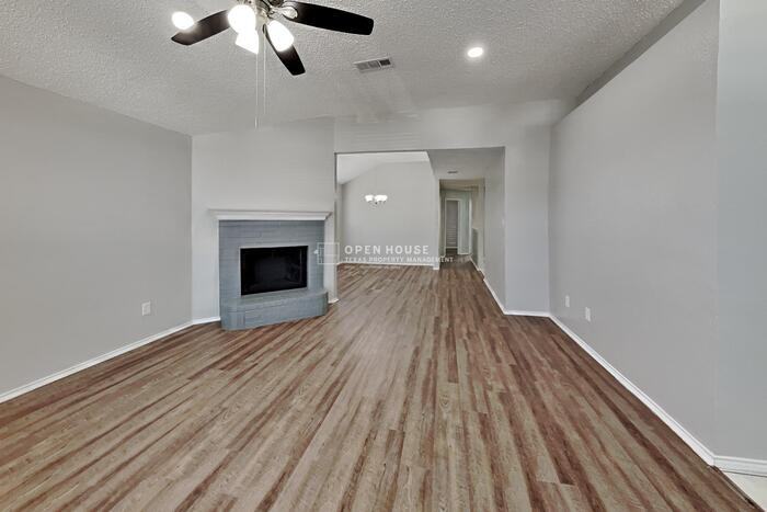 6102 Brookfall Dr - Photo 4 of 21
