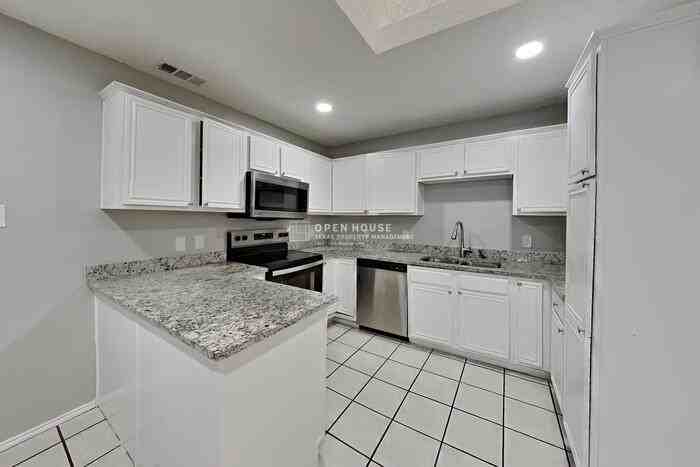 6102 Brookfall Dr - Photo 6 of 21