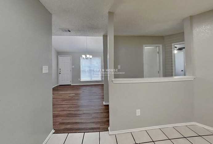 6102 Brookfall Dr - Photo 7 of 21