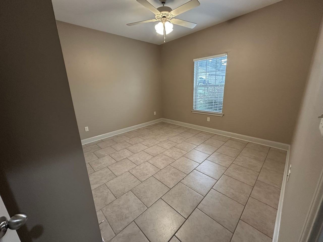 3921 Mobley Cir - Photo 5 of 26