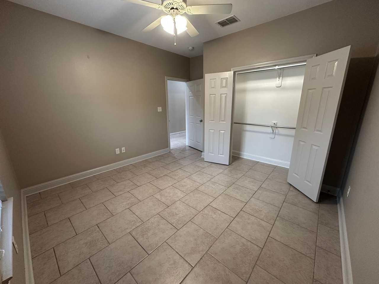 3921 Mobley Cir - Photo 6 of 26