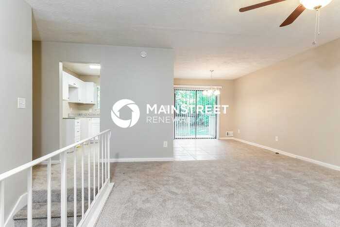 468 Paxton Pl - Photo 3 of 15