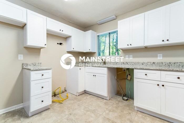 468 Paxton Pl - Photo 4 of 15
