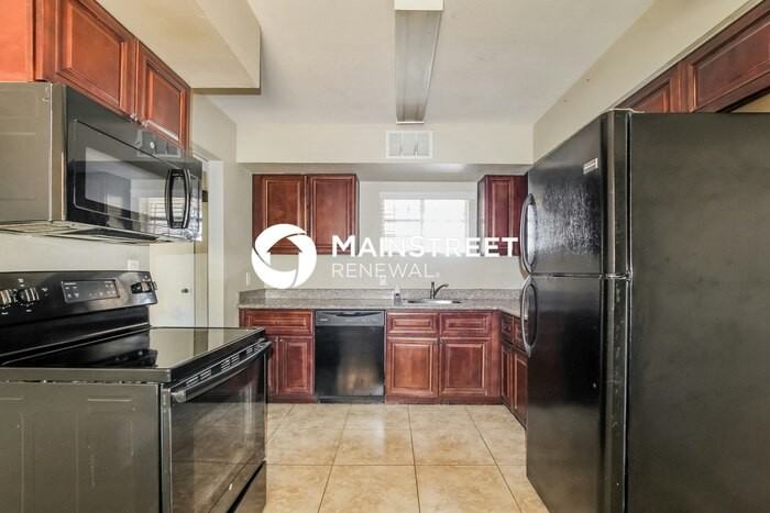 5353 N 61st Ave - Photo 4 of 16