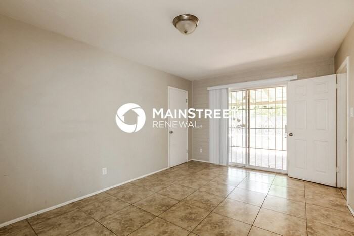 5353 N 61st Ave - Photo 5 of 16