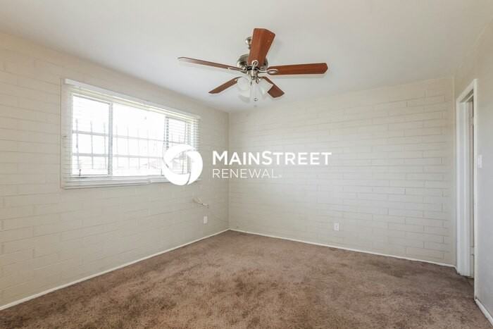 5353 N 61st Ave - Photo 6 of 16