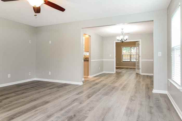 314 Hyde Park Ln - Photo 4 of 12