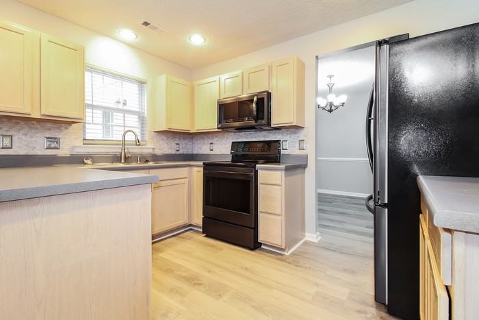 314 Hyde Park Ln - Photo 5 of 12