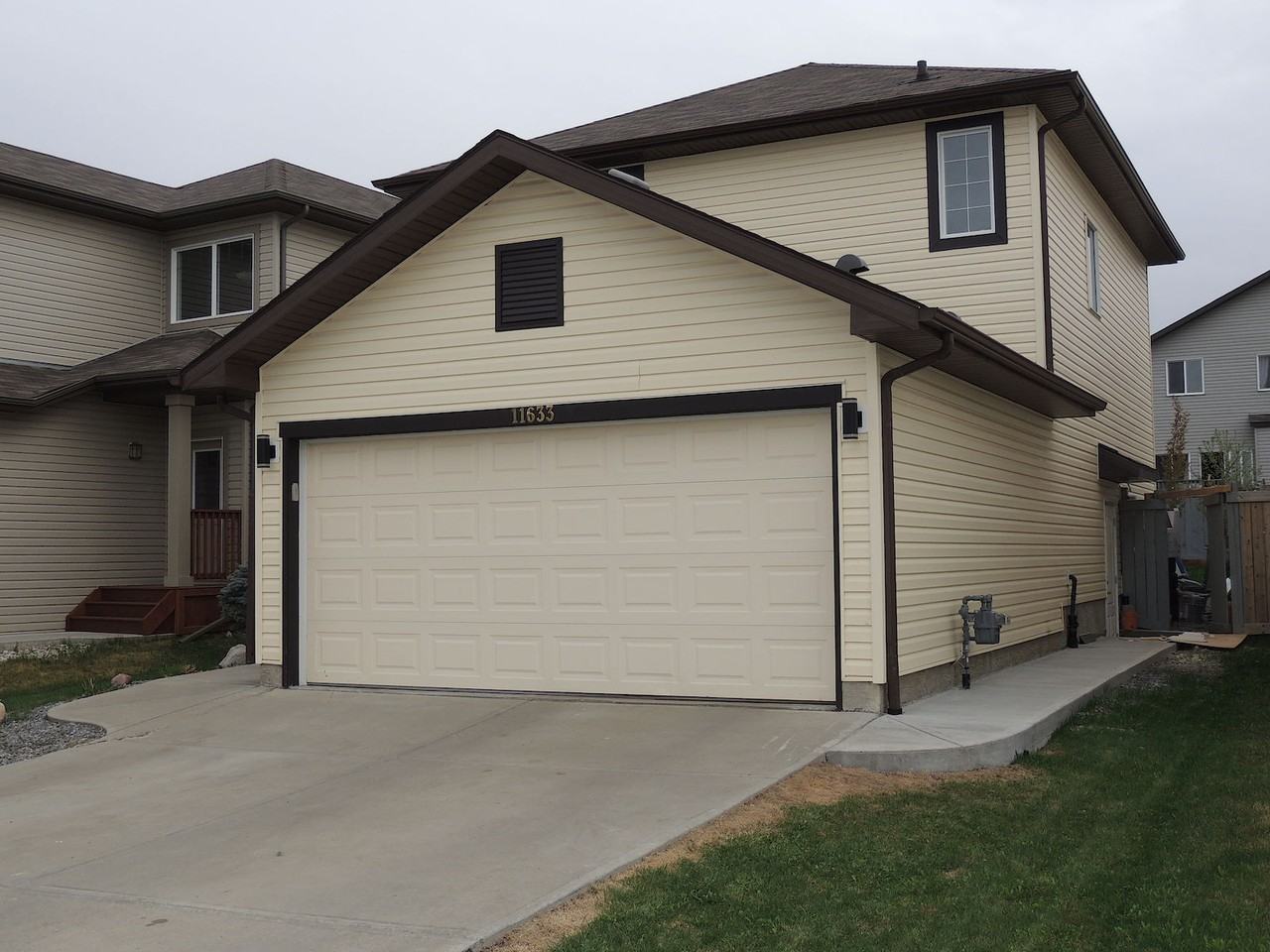 11633 16a Ave Sw - Photo 2 of 17