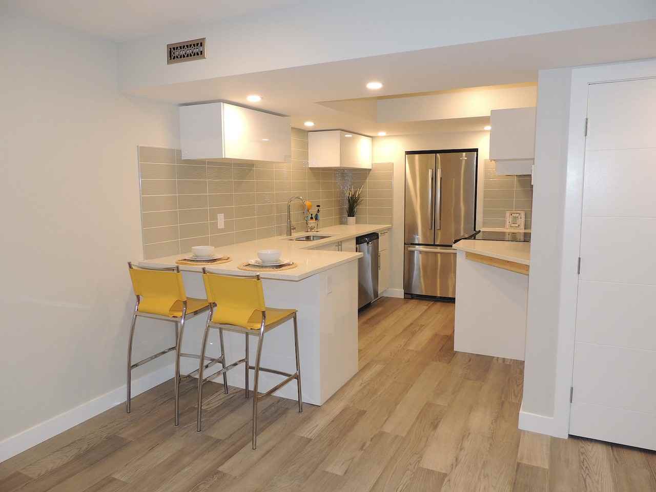 11633 16a Ave Sw - Photo 5 of 17