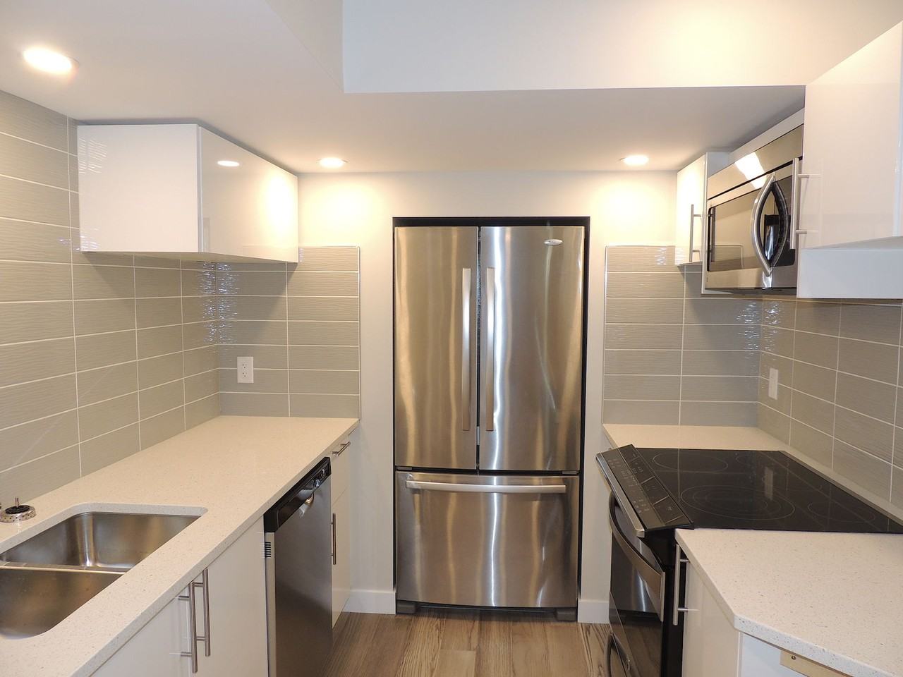 11633 16a Ave Sw - Photo 6 of 17