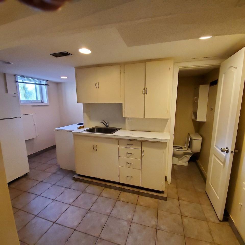 438 20 Ave Nw - Photo 3 of 6