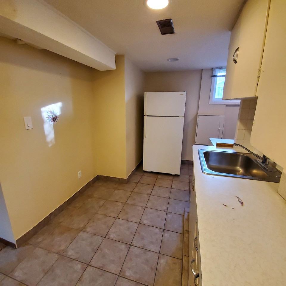 438 20 Ave Nw - Photo 5 of 6