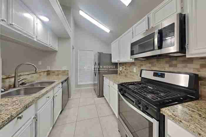 17402 Eastwood Cir - Photo 7 of 21