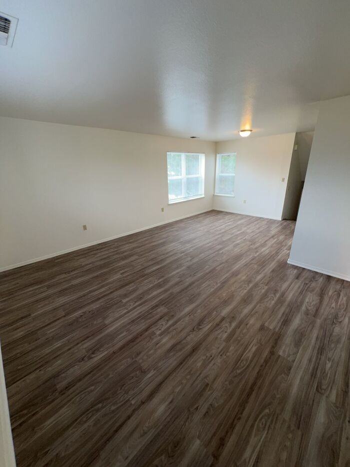 272 Dunn Ct - Photo 3 of 7
