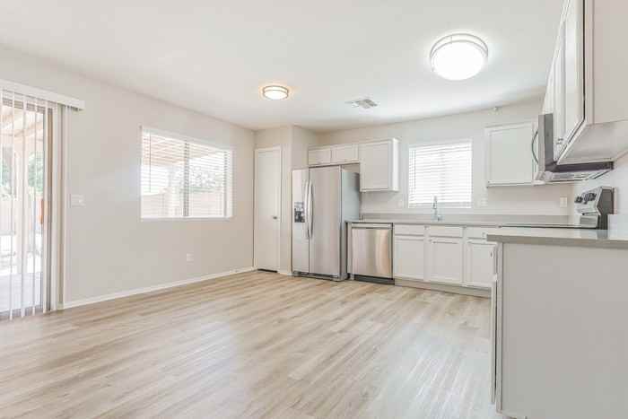 10063 E Crescent Ave - Photo 5 of 17