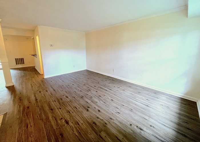 5611 Morningside Ct - Photo 6 of 24
