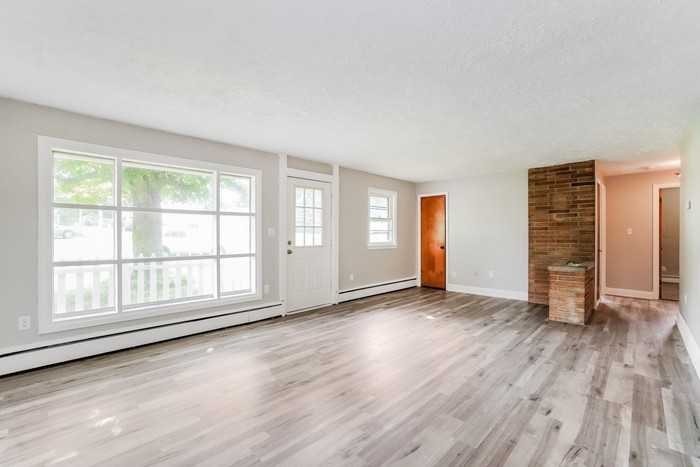 425 Illinois Ave N - Photo 3 of 14