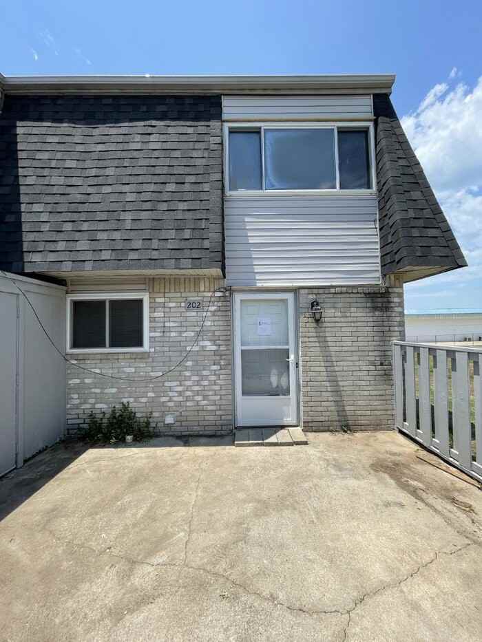 202 Jason Dr - Photo 3 of 30
