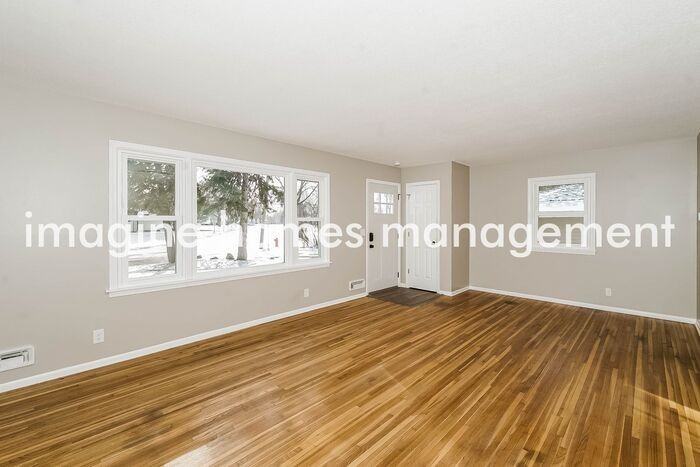 7307 Kyle Ave N - Photo 3 of 13