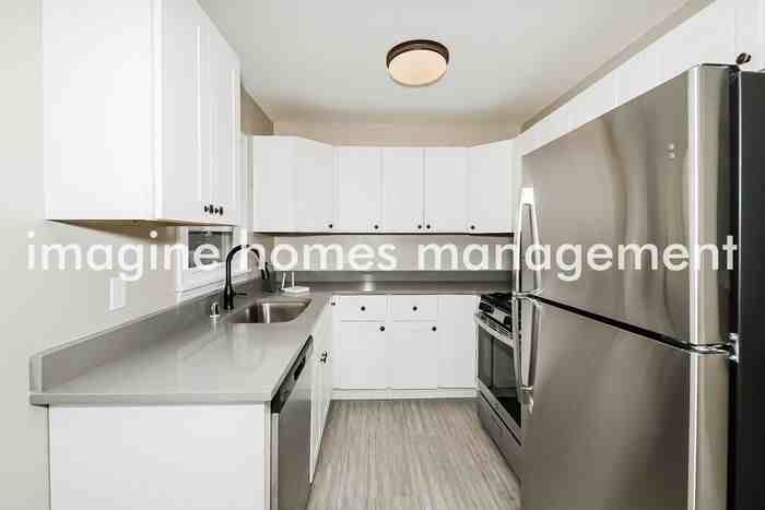 7307 Kyle Ave N - Photo 4 of 13