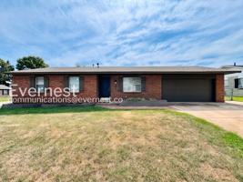 featured image of 606 E 3rd Ct
