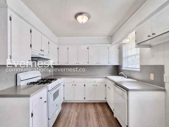 606 E 3rd Ct - Photo 4 of 23
