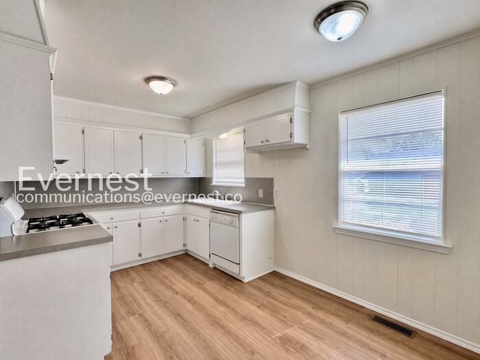 606 E 3rd Ct - Photo 5 of 23