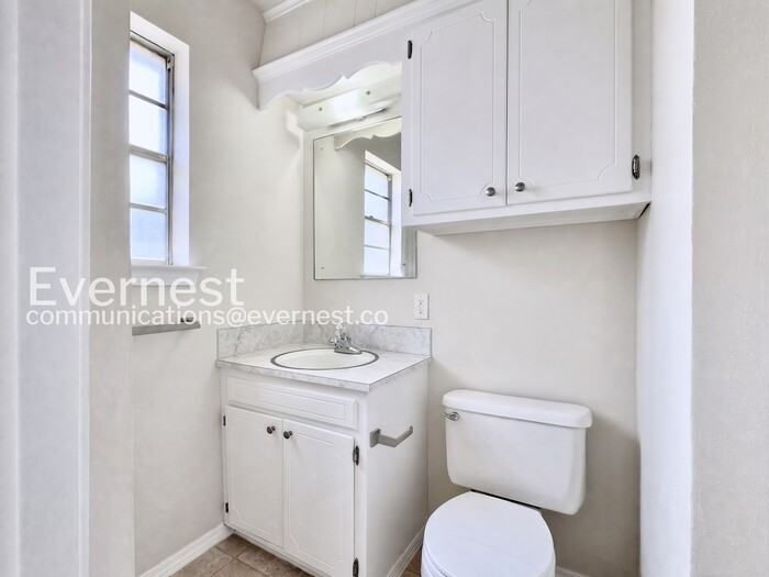 606 E 3rd Ct - Photo 7 of 23