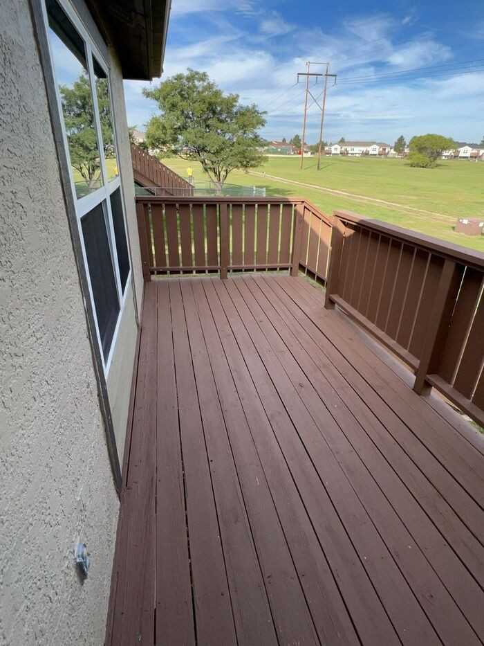 332 Norbeck Ct - Photo 2 of 8