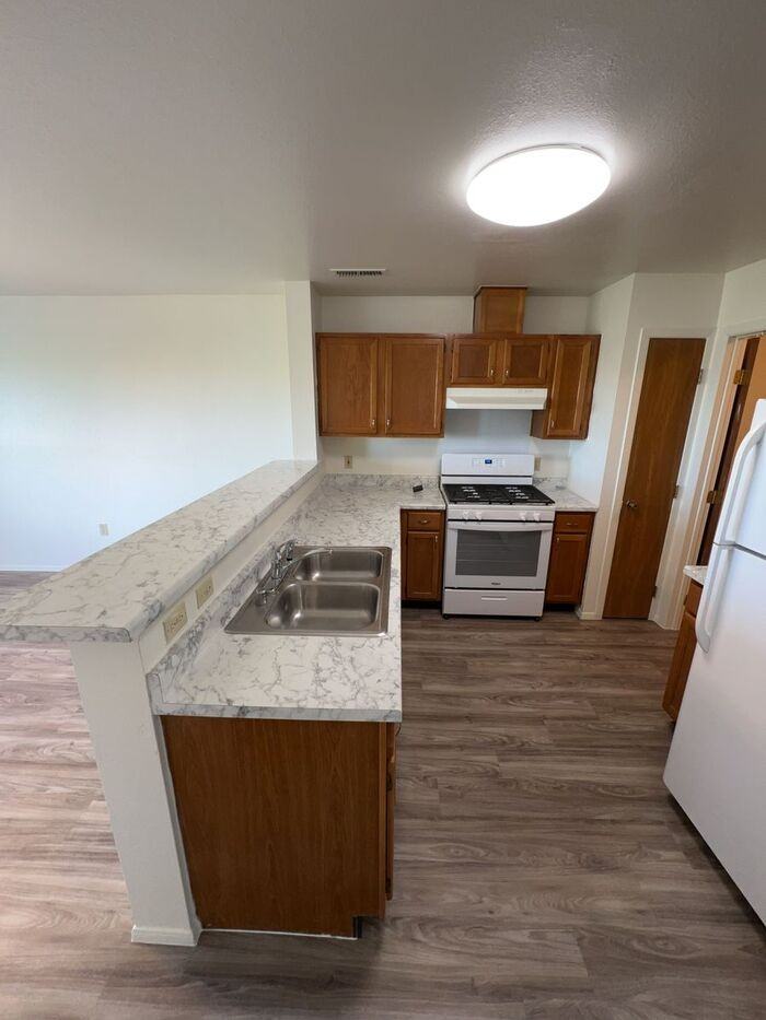 332 Norbeck Ct - Photo 3 of 8