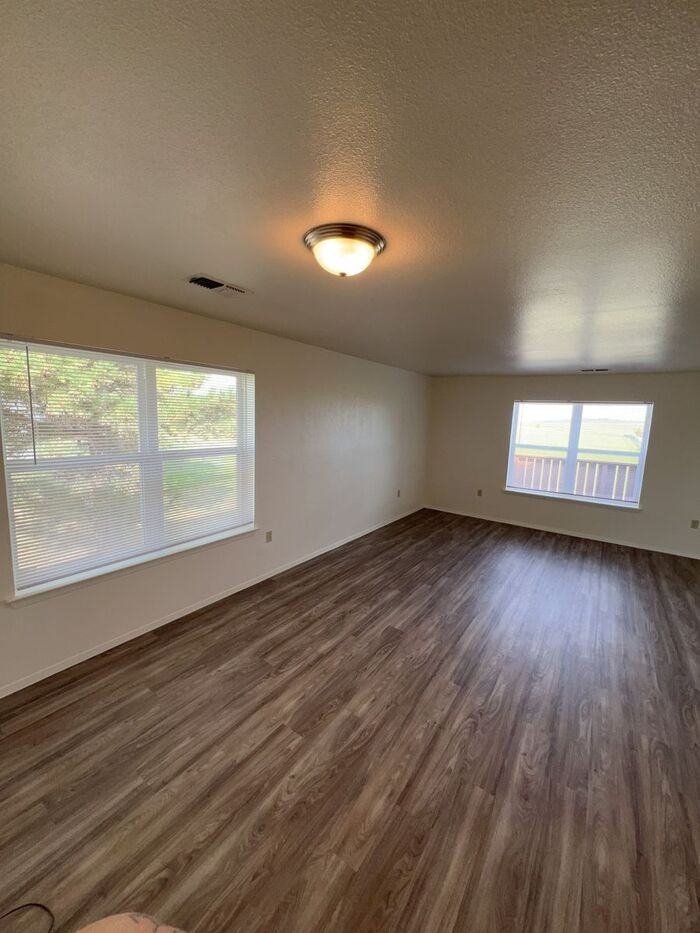 332 Norbeck Ct - Photo 4 of 8