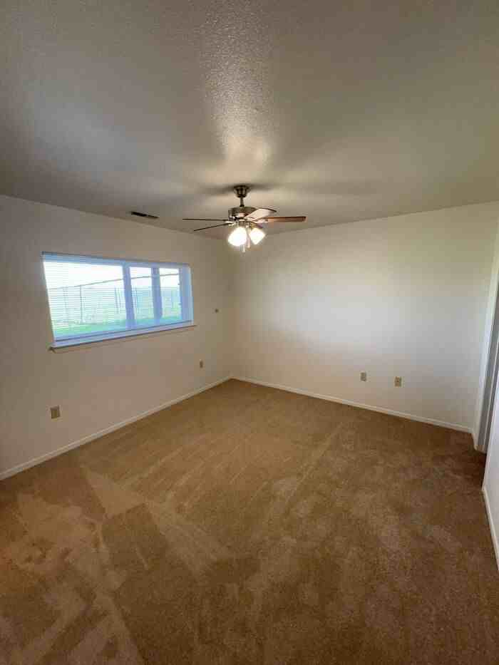 332 Norbeck Ct - Photo 5 of 8
