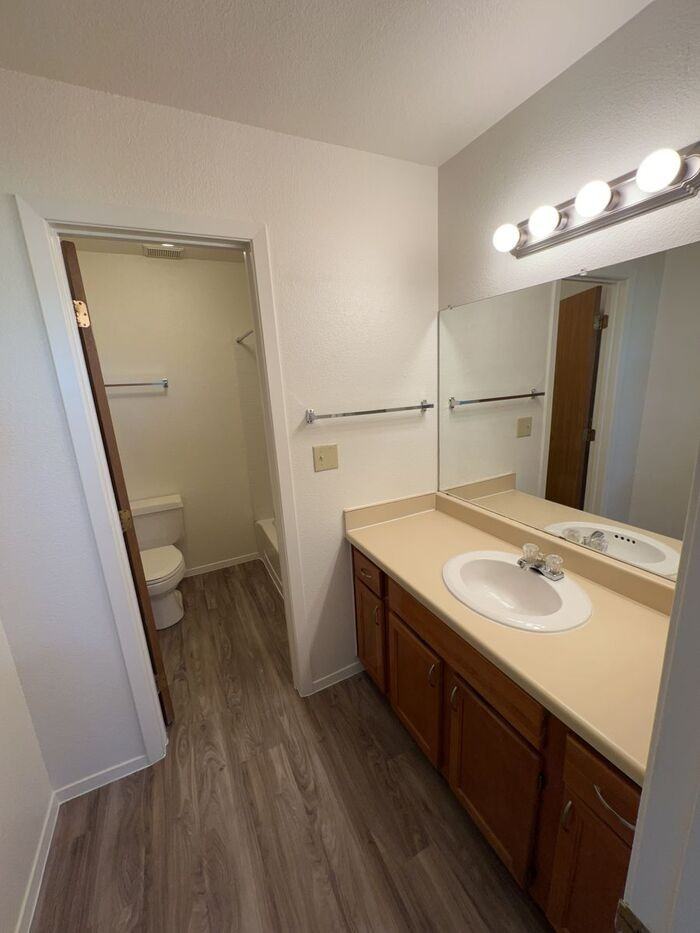 332 Norbeck Ct - Photo 6 of 8