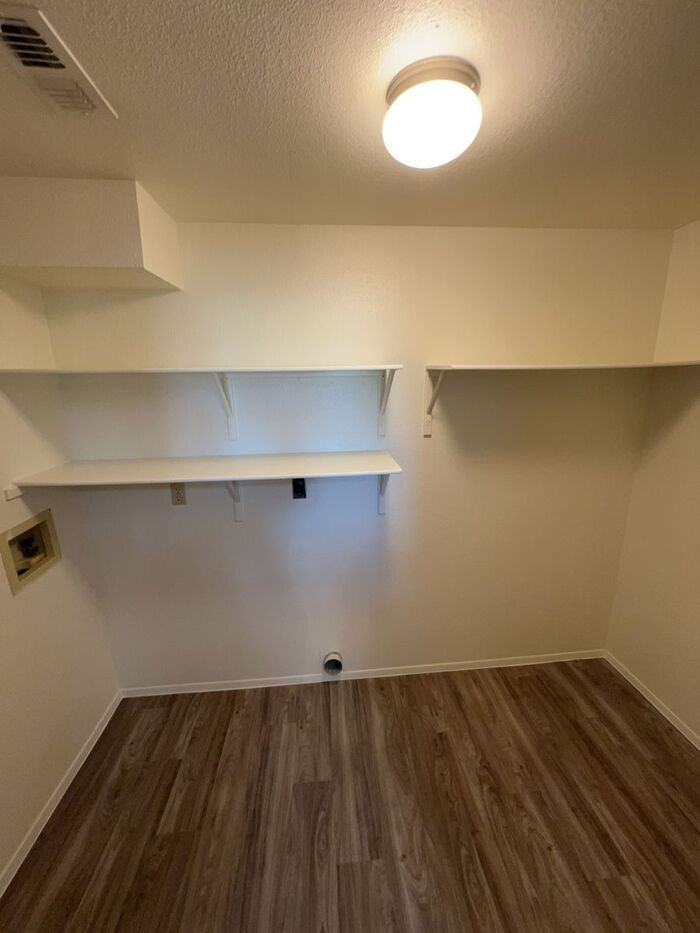 332 Norbeck Ct - Photo 7 of 8