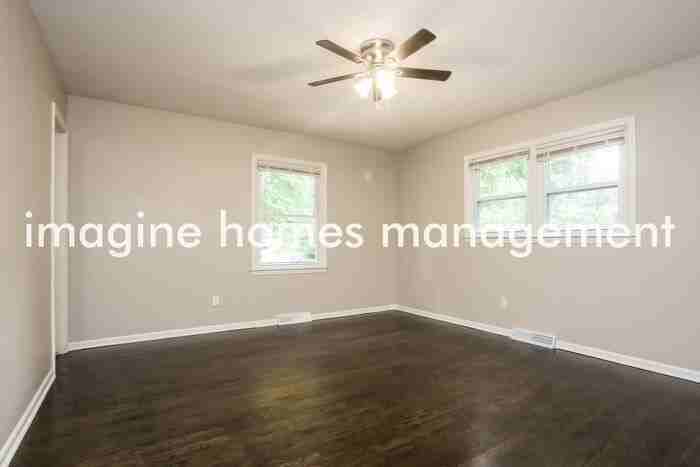 8601 W 88th Ter - Photo 7 of 19