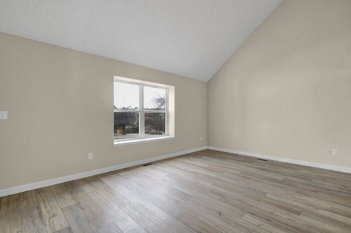 3410 Lynnwood Way - Photo 7 of 30