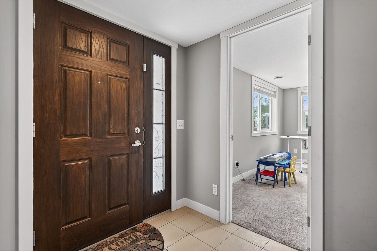917 Skyview Ranch Grove Ne - Photo 2 of 28