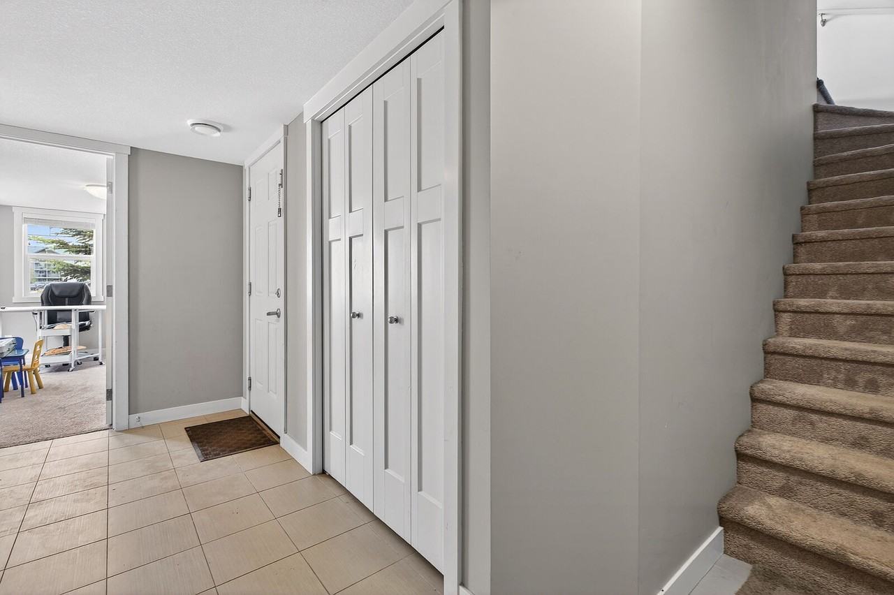 917 Skyview Ranch Grove Ne - Photo 4 of 28