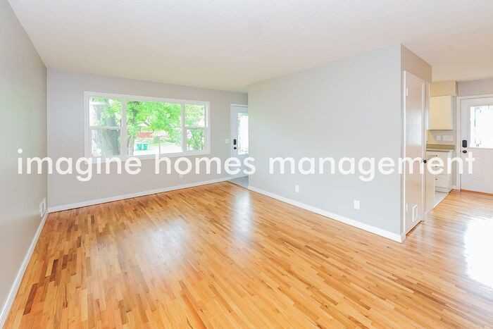 1416 Maryland Ave S - Photo 3 of 16