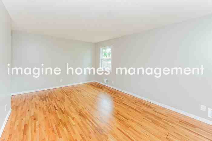 1416 Maryland Ave S - Photo 4 of 16