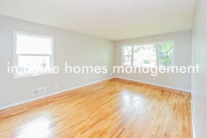 1416 Maryland Ave S - Photo 5 of 16