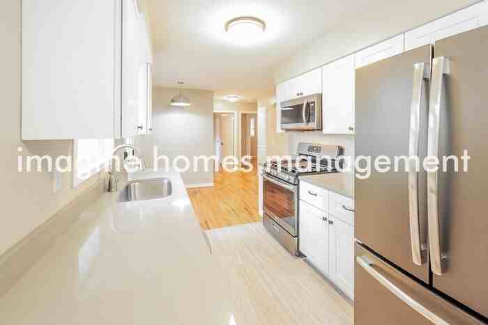 1416 Maryland Ave S - Photo 6 of 16