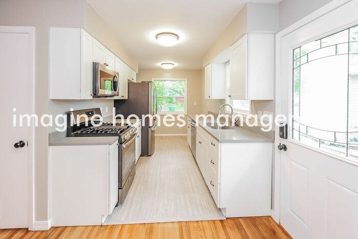 1416 Maryland Ave S - Photo 7 of 16