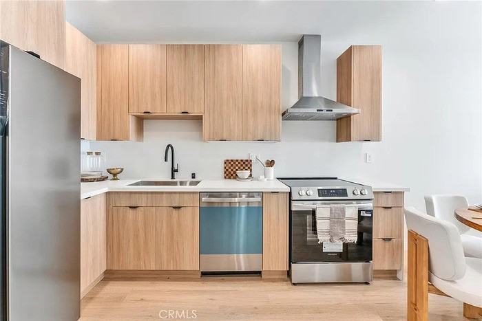 1605 N Kingsley Dr #1605 - Photo 4 of 17