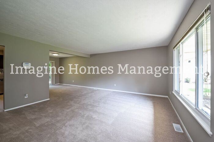 6746 Duneden Ave - Photo 3 of 19