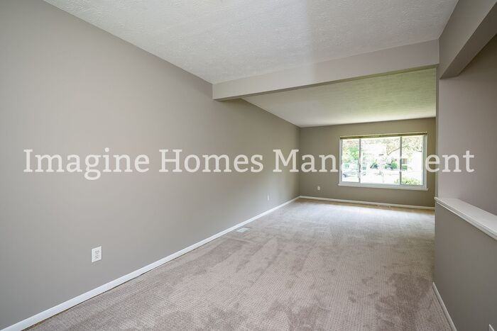 6746 Duneden Ave - Photo 5 of 19