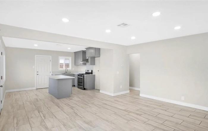 5522 Silver Dr - Photo 3 of 12