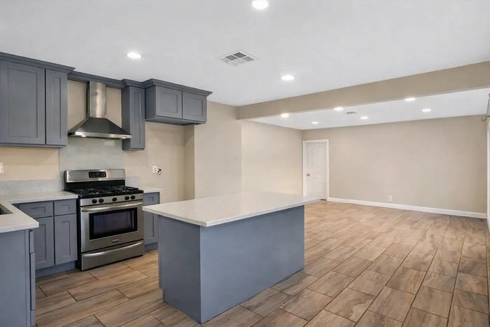 5522 Silver Dr - Photo 4 of 12